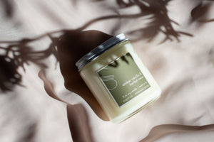 amber vanilla & herbal moss candle